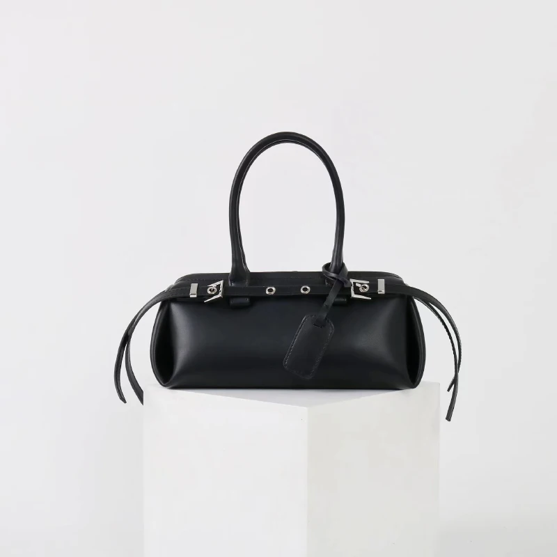 

2025 Brand Design Sausage Style Underarm Bags Women Punk Belt Buckle Crossbody Bag High Street Fashion Girls Leather Handbags