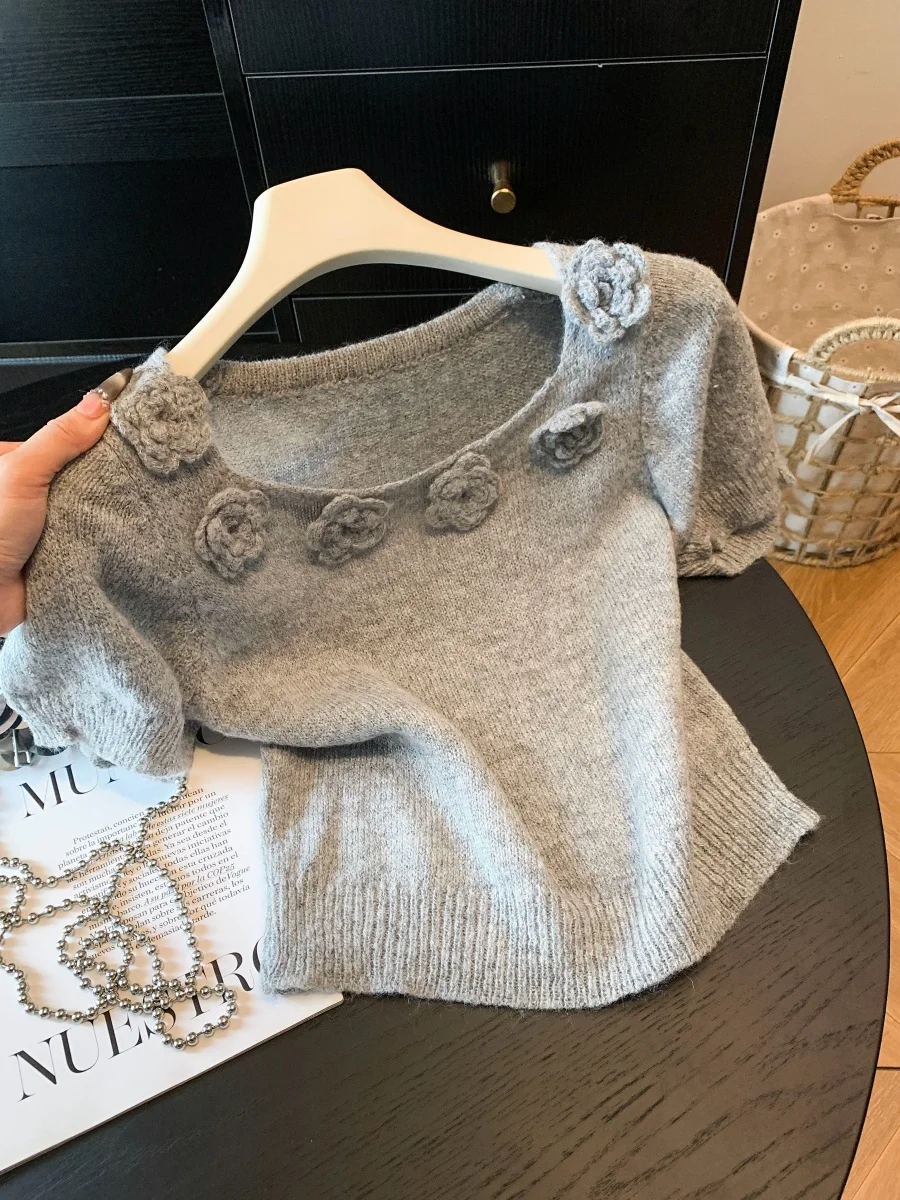 

Sweet Lady Style Knitted Top with 3D Flowers Slim Fit Short Sleeve Overhead Design for Women Summer Commute Soft Korean Version