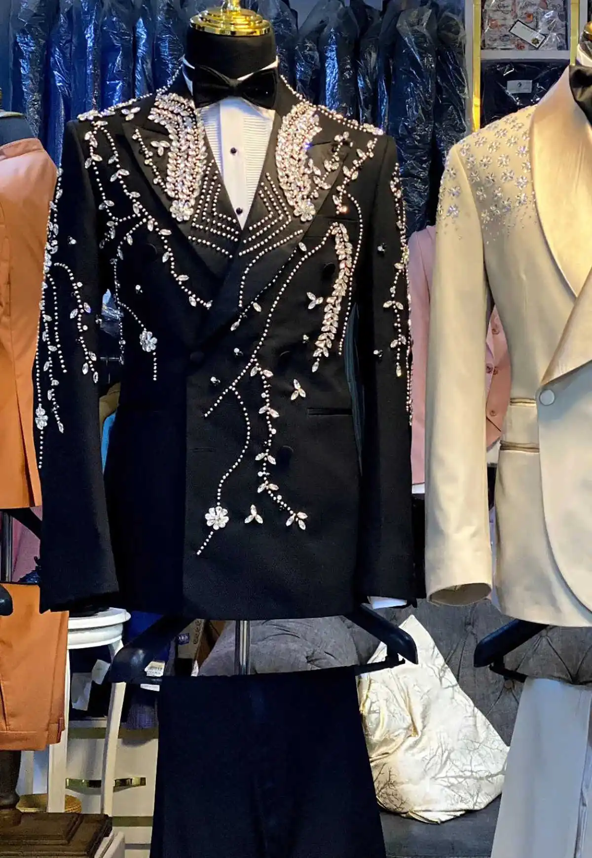 2 Pieces Wedding Tuxedos Beads Crystals Blazer Peaked Lapel Designer Double Breasted Pants Pockets Fashion Prom Party Ocns