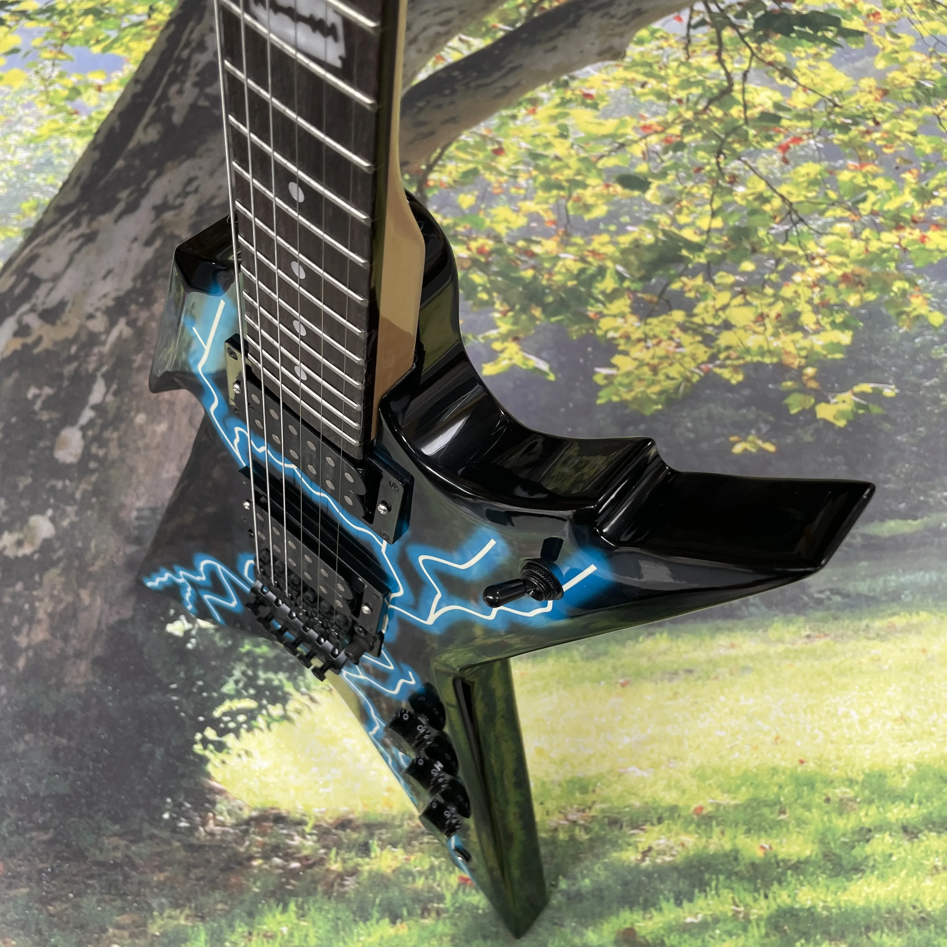 حار بيع الماهوجني الأزرق الغيتار الكهربائي 6 سلاسل القيثارات الأجهزة السوداء الغيتار