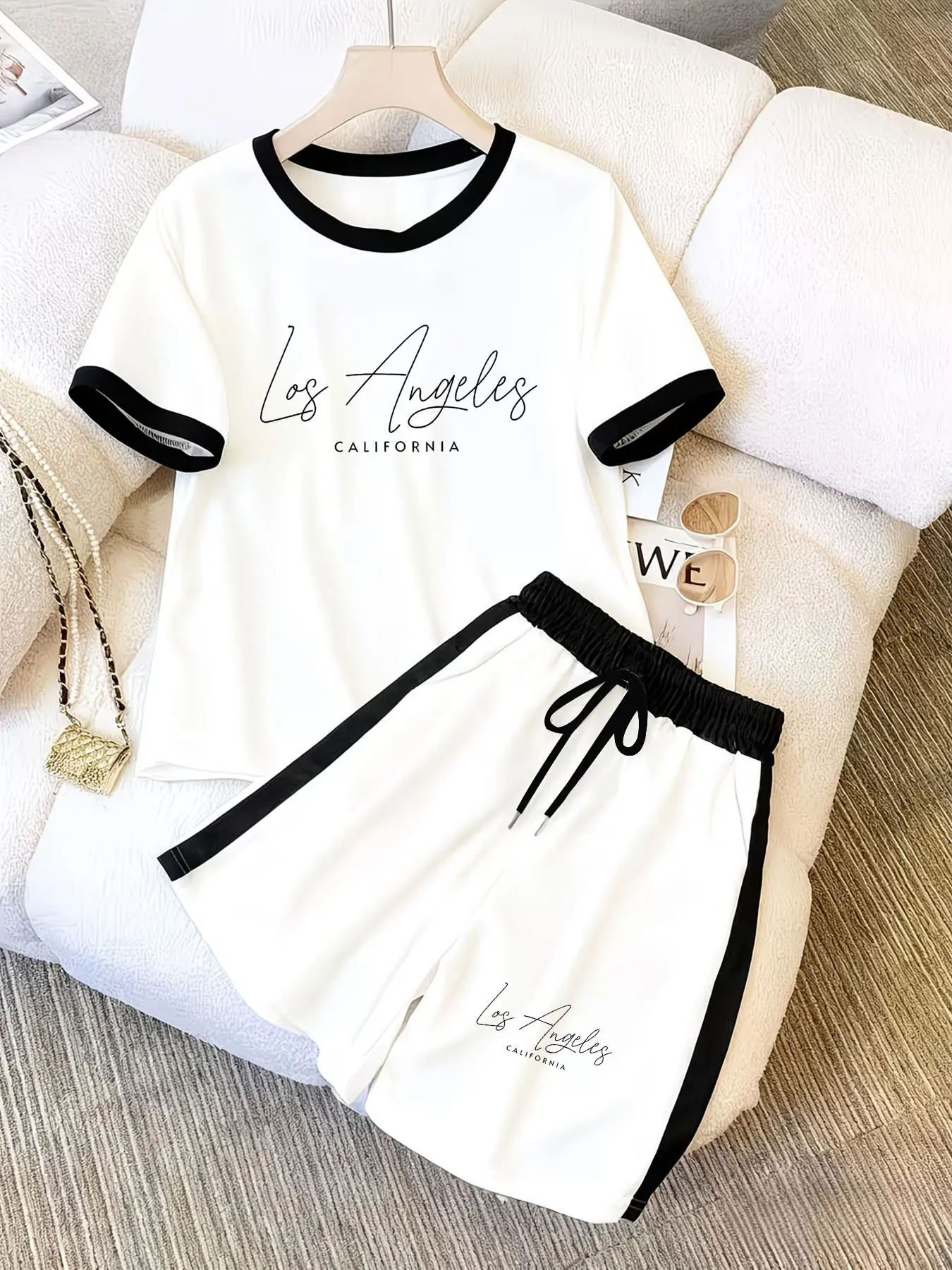 

Personalized Prints, Contrasting Color Designs, Women's Suits, Short-Sleeved Tops and Shorts for Spring and Summer, Casual Sports Summer Two-Piece Outfits for Women, Suitable for Daily Commuting, Street Strolls, and Campus Outings, Women's Clothing