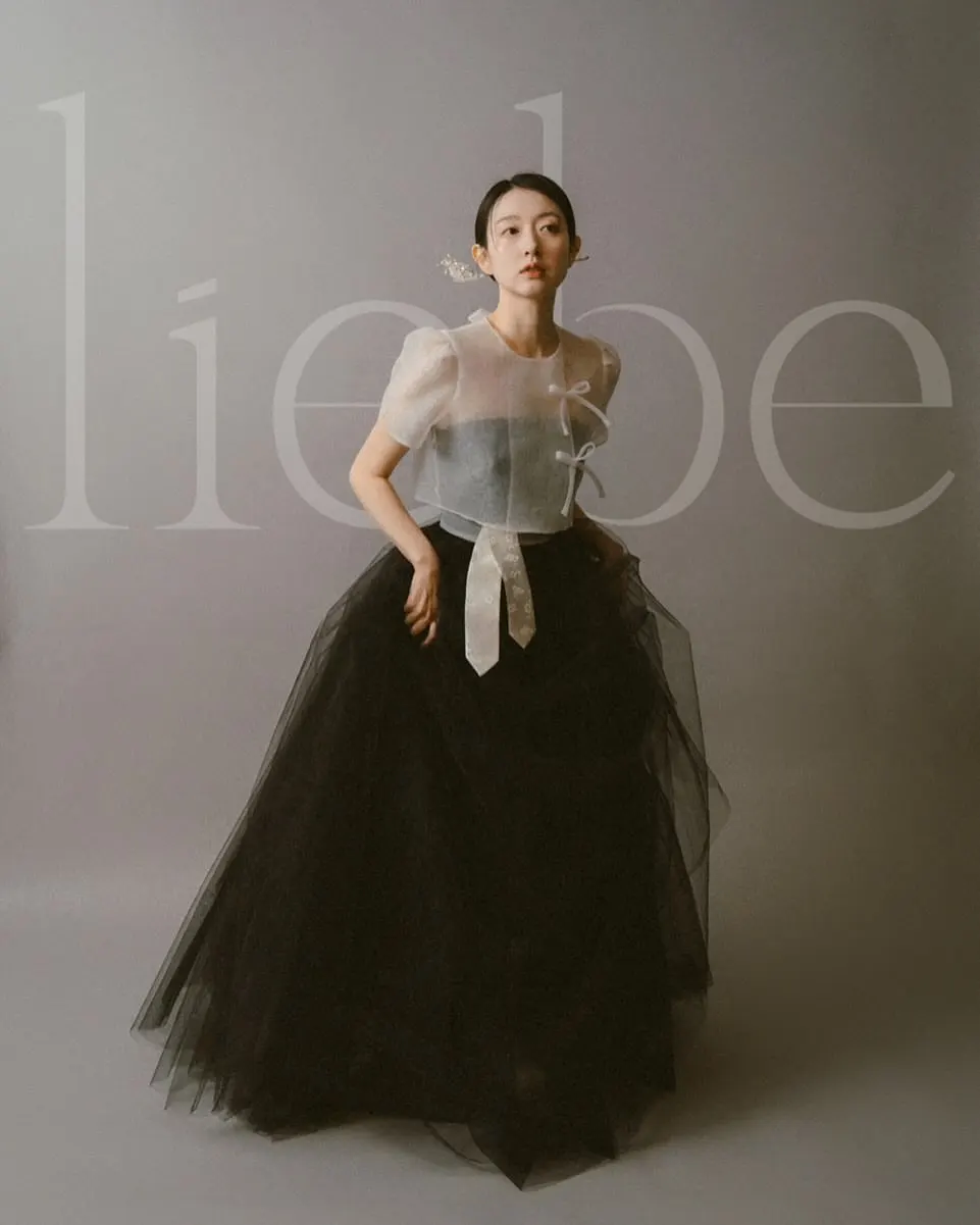 فساتين زفاف Sondr الكورية الكلاسيكية س الرقبة قصيرة الأكمام مخصصة فساتين الزفاف طول الأرض ألف خط مشد الزفاف الأسود المفاجئة