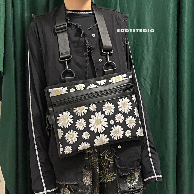 

Original Horizontal Square Canvas Women's Bag Chrysanthemum Print Design Personality Fashion Single Shoulder Messenger Bag Trend