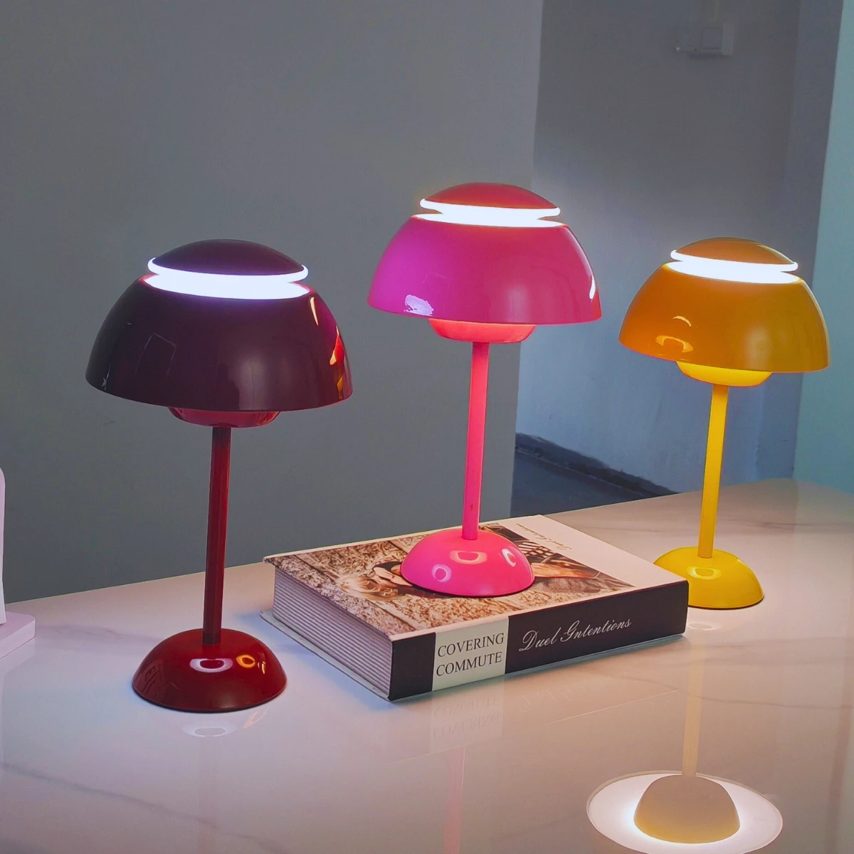 

USB modern tri color dimmable touch mushroom table lamp, suitable for bedrooms, study rooms, and living rooms