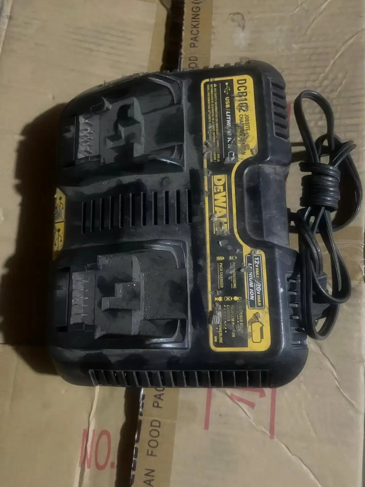 USED DEWALT DCB102 12V-60V Flex bolt Battery dual Port Charger for 220~240V.SECOND HAND