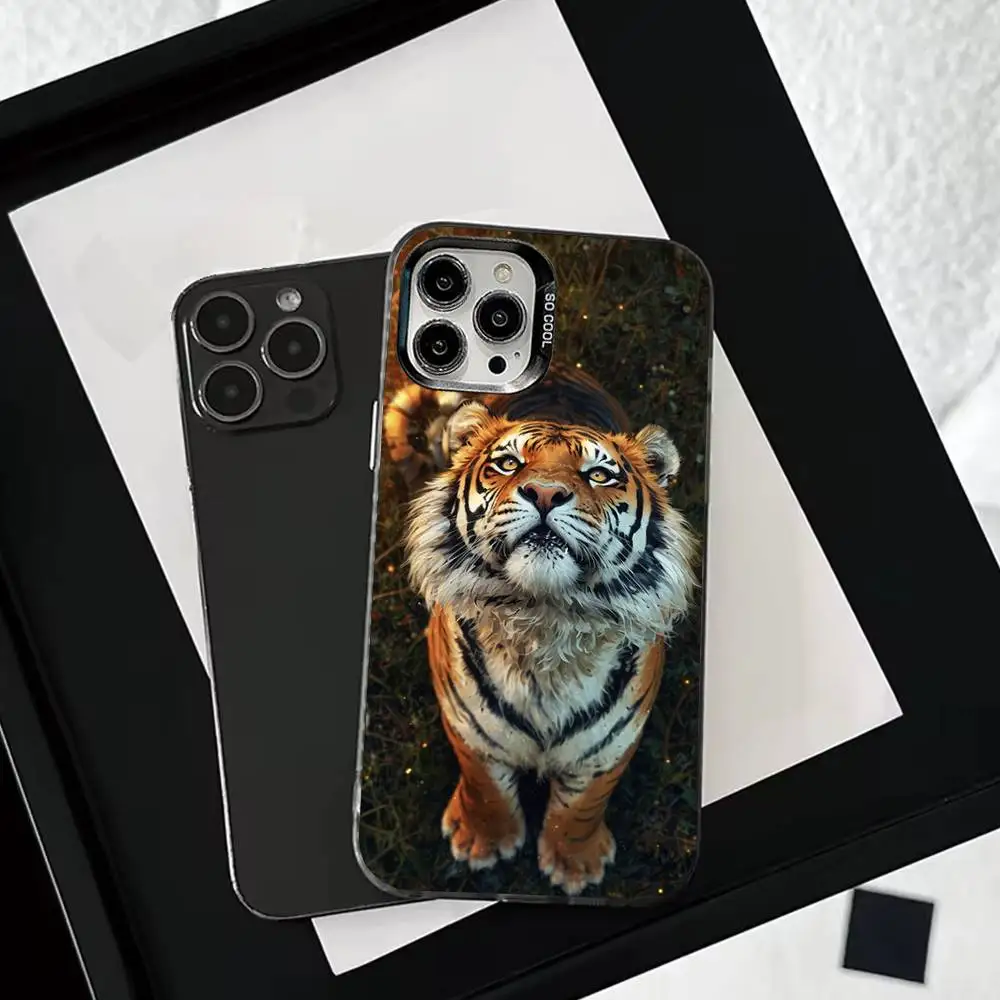 حافظة هاتف على شكل حرف C على شكل حيوان T-Tiger Lion لهاتف iPhone 16,15,14,13,12,11,Mini,Pro,SE,MAX غطاء أبيض غير لامع مقاوم للصدمات