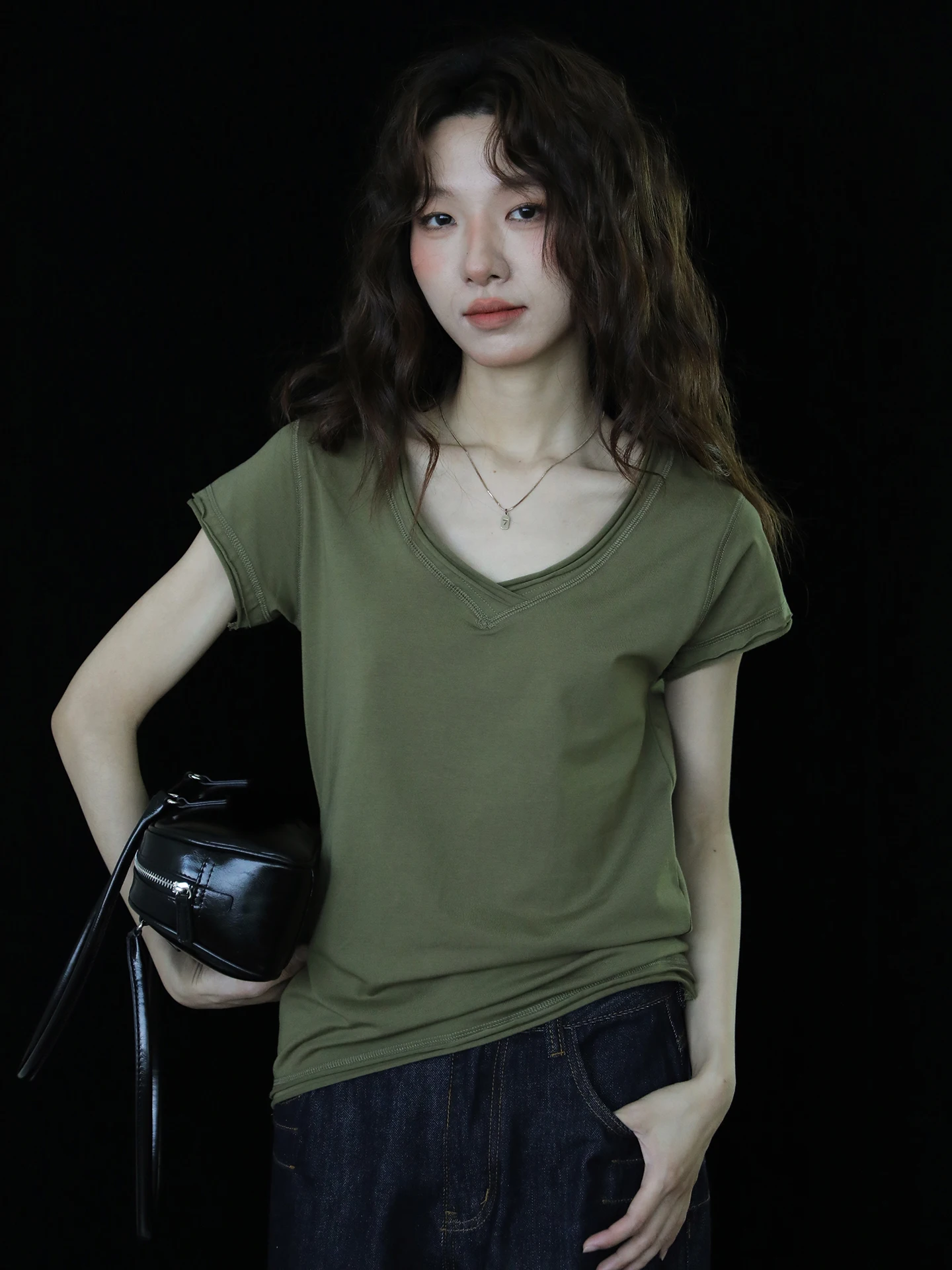 

Casual Commuter Style Loose Fit V-Neck Short Sleeve T-Shirt Women's Pure Color Design Slimming Retro Summer Top