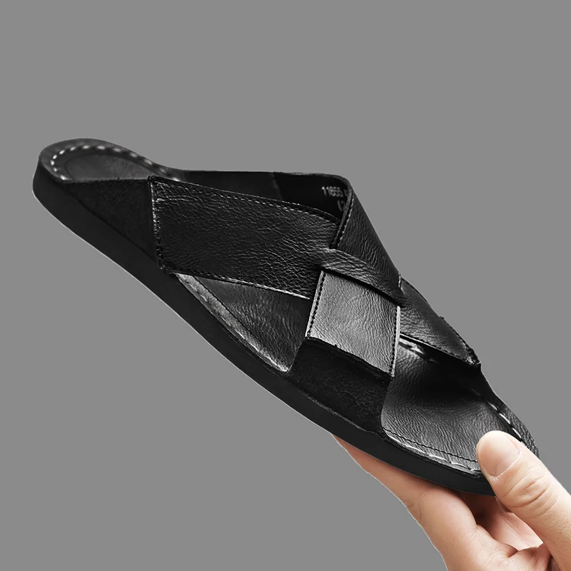 موضة جلد أصلي للرجال النعال الصيف رجل الصنادل في الهواء الطلق أحذية الشاطئ عالية الجودة حذاء كاجوال مريح الوجه يتخبط