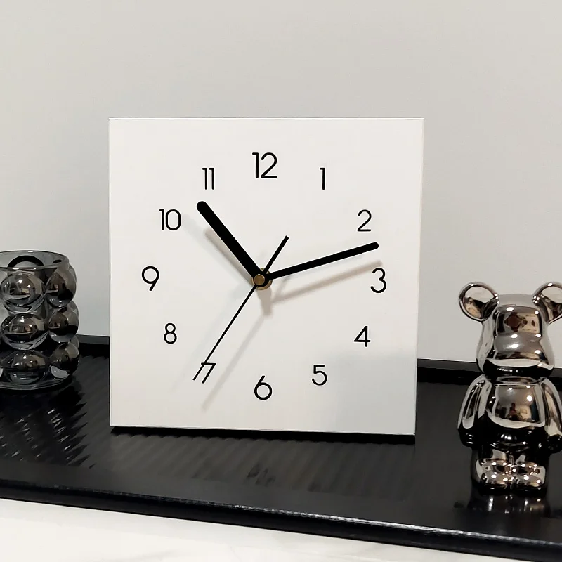Solid wood creative simplicity, silent desktop clock pendulum desktop clock, placement clock, ornament decorative small clock