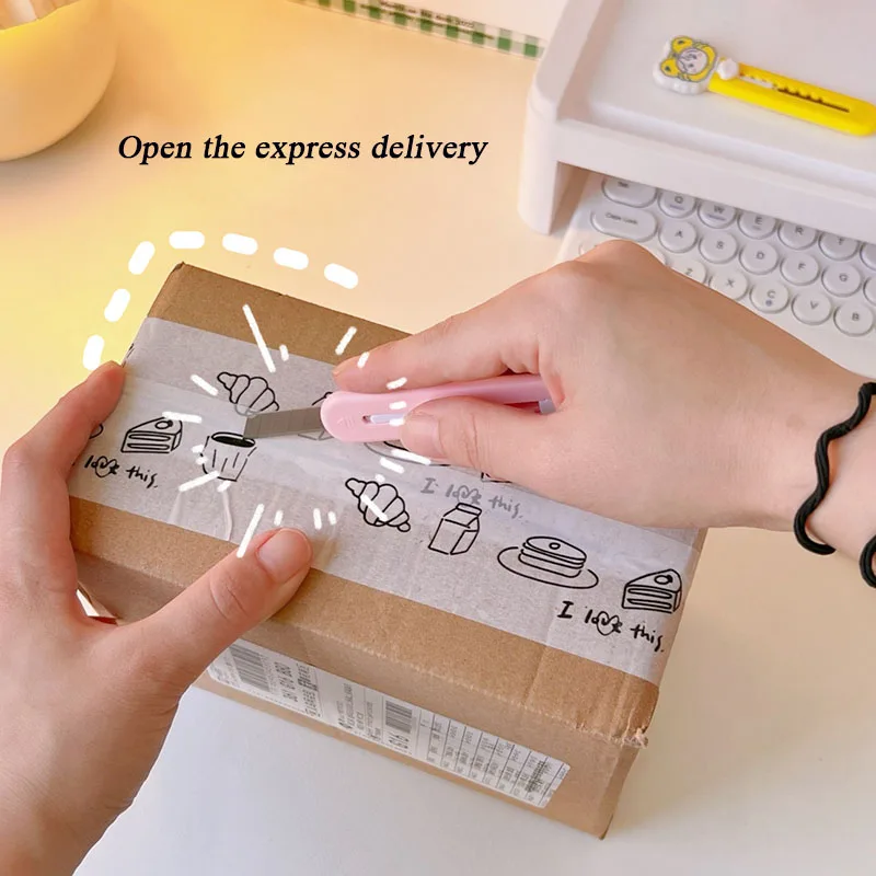 Mini Cute Cartoon Utility Knife Plastic Portable And Durable Back Clip Design Utility Knife Paper Knife