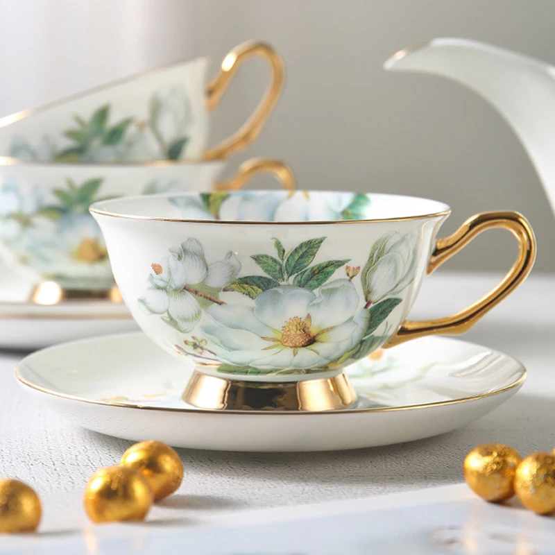 العظام الصين فنجان شاي وصحون مجموعة كلاسيكية الأزهار فنجان القهوة مع الصحن الذهب حافة الخزف بعد الظهر فنجان شاي لاتيه فناجين القهوة