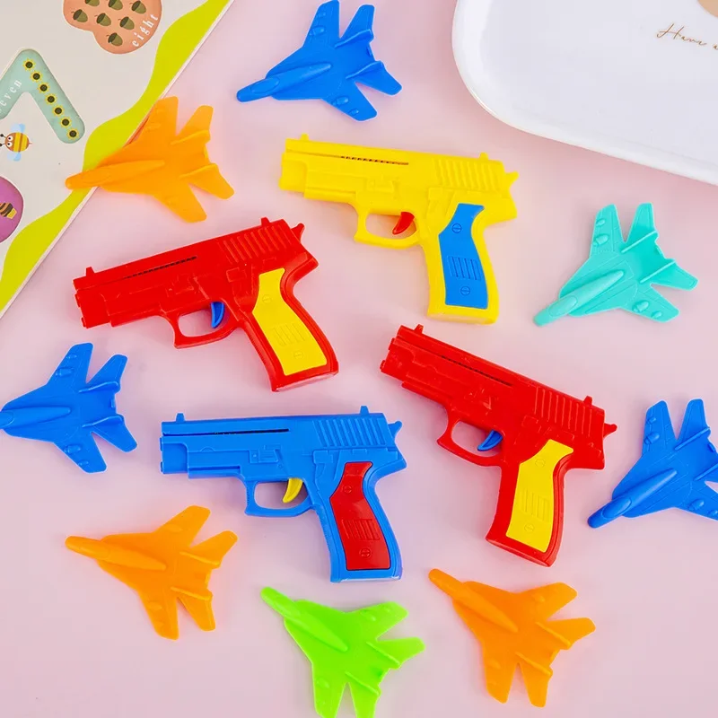 ปืนยิงเครื่องบินของเล่นกีฬากลางแจ้ง4ชิ้นสำหรับวันเกิดสำหรับเด็กของขวัญปาร์ตี้บอยกู๊ดดี้กระเป๋าฟิลเลอร์รางวัลโรงเรียน