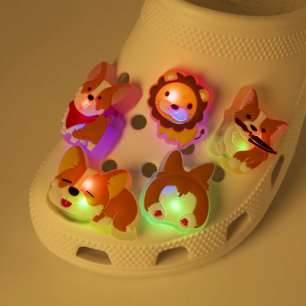 1 Stück LED-Schuhanhänger Einhorn Wale Löwe beleuchtete Schuhdekorationen Enten Kühe Katzen Frauen Kinder Sandalen Pins leuchtende Schnallen – Detail 7