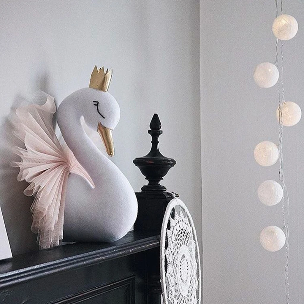 قلادة ملونة للتعليق على الحائط على شكل بجعة للتصوير الفوتوغرافي لتزيين المنزل