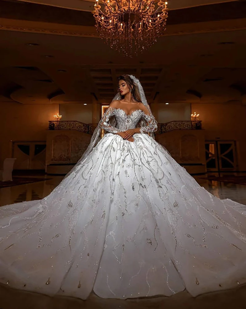 Classic Ball Gown Wedding Dresses 3D-Floral Appliques Lace Long Sleeves Tulle Chapel Gown Bridal Customized Robe De Mariée