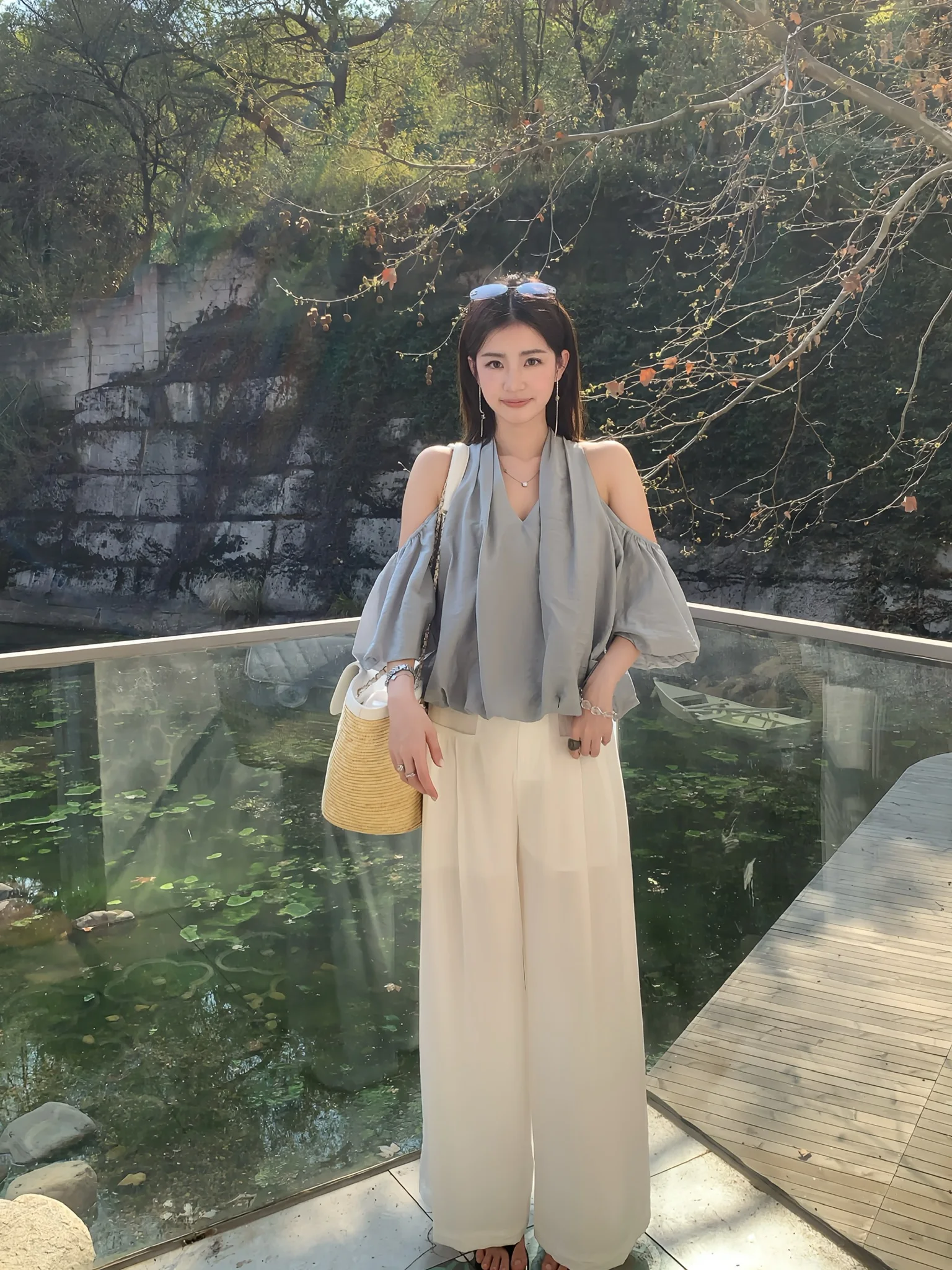 

Lilian Korean Style Simple Fashion Shoulder Bared Neckline Women's Top V266095 Commute Style Loose Fit Short Sleeve V Neck