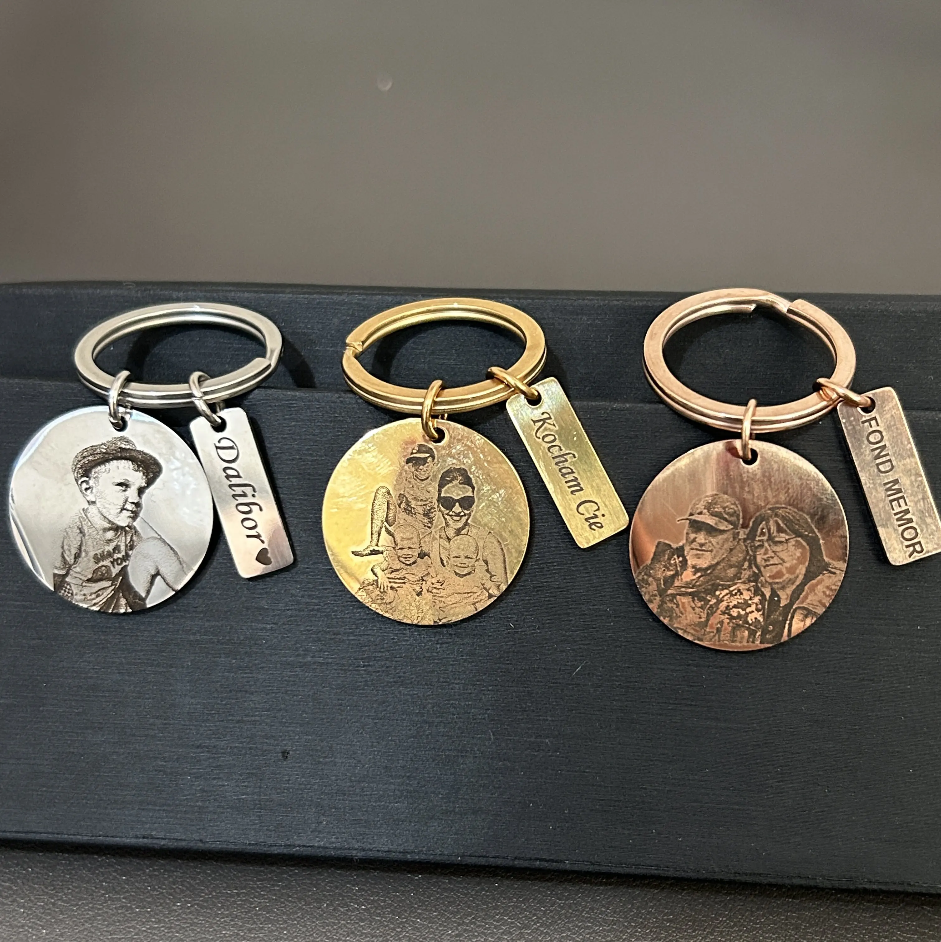 

Custom Personalized Engraved Portrait Key Ring Stainless Steel Photo Keychain Laser-Engraved Couples Or Parents Family Gifts