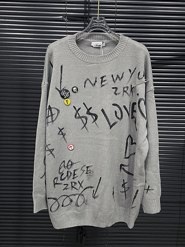 DEAT Women\'s Pullover Hand Drawn Letters Graffiti Knitted Loose Broken Holes Pins Decoration Sweaters Autumn 2024 New Fashion