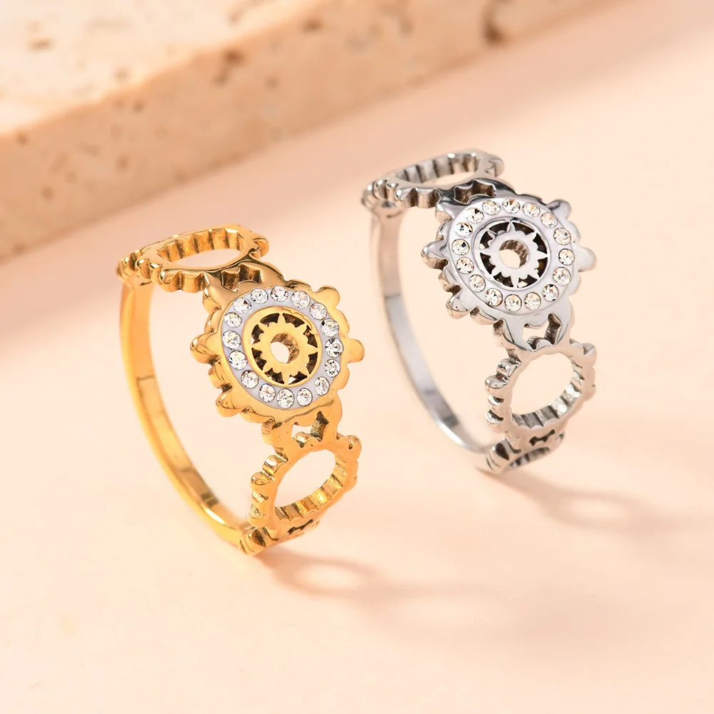 European And American Fashion Titanium Steel Ring Simple all-match Cutting Gear Sun Flower Inlaid Clay Diamond Ring 18k Jewelry