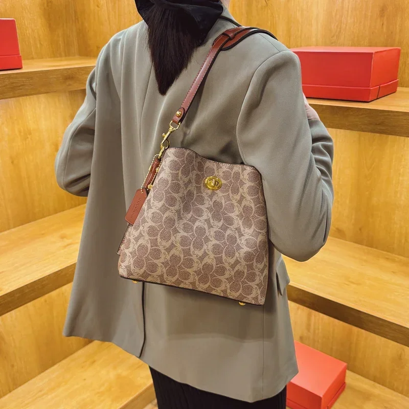 elegant-women's-leather-tote-designer-bag-luxury-shoulder-handbag-classic-crossbody-for-fashion-daily-look