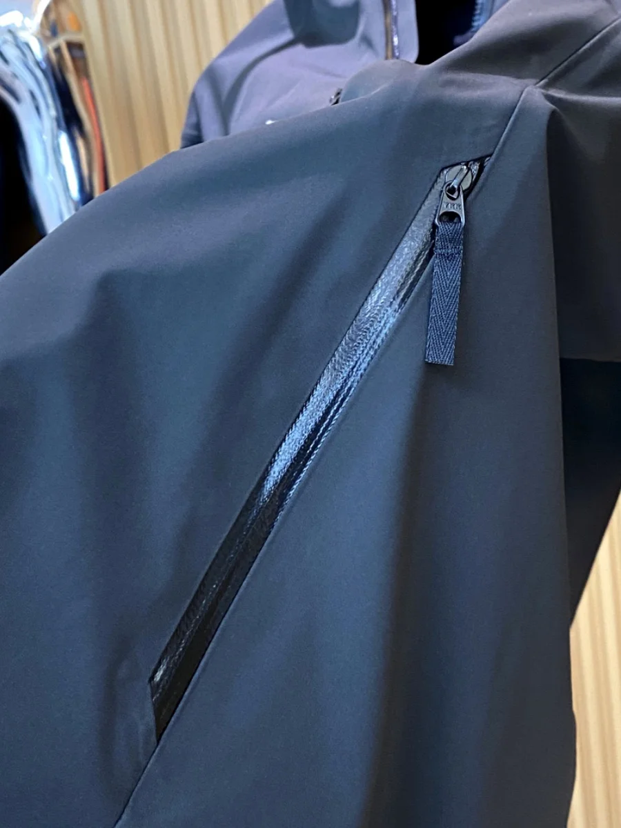 Męska kurtka outdoorowa Premium Softell Jaet na jesień, wysokiej jakości, wytrzymała, wodoodporna, z kapturem, o dopasowanym kroju.