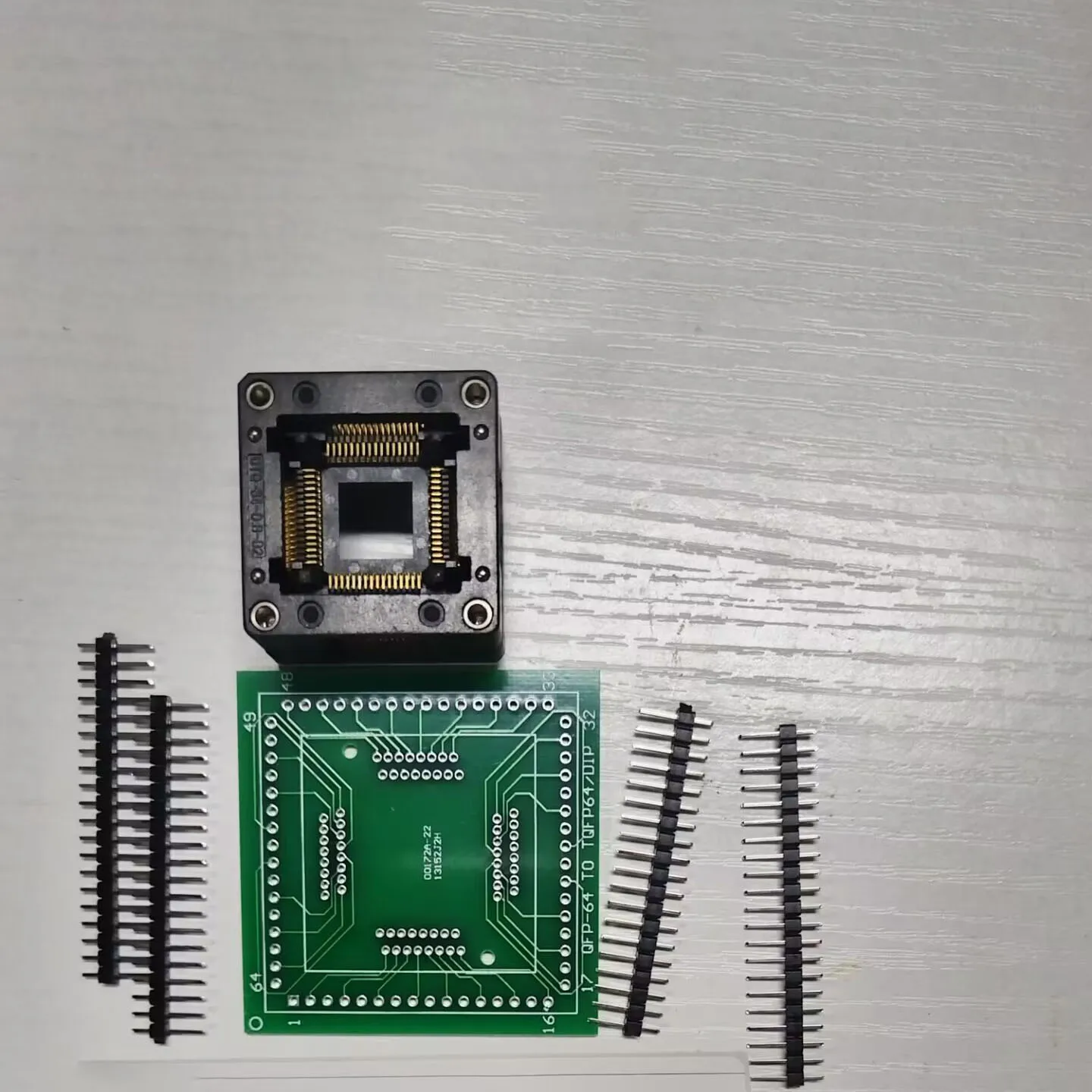 Variant: QFP64 Adapter