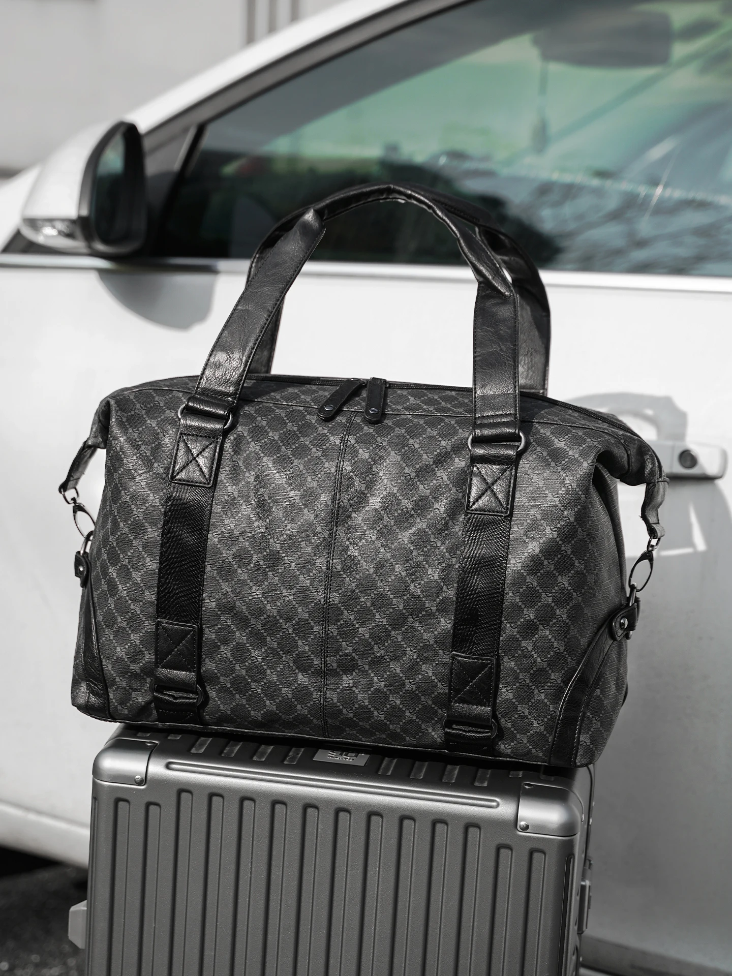 unisex-travel-bag-large-capacity-waterproof-fitness-bag-single-shoulder-crossbody-bag-for-men-and-women-on-business-trips