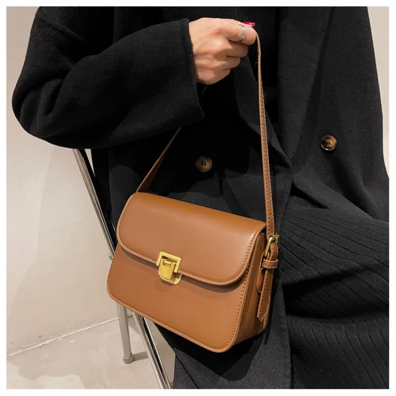

Luxury Women's Shoulder Bag Made Of Arrow-Patterned Leather Featuring Trendy Commuter Design And Paris Casual Vintage Style