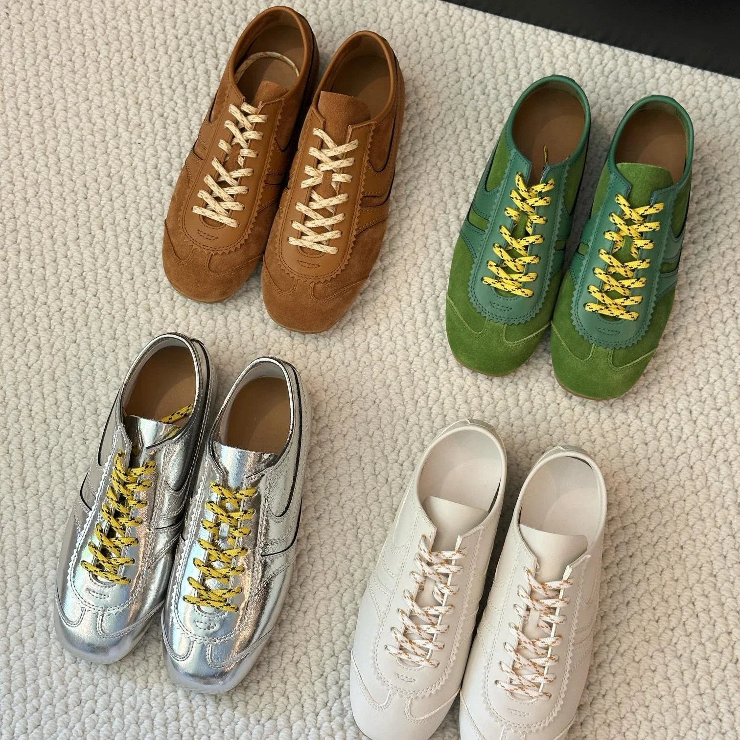 Sznurowane buty z kwadratowymi noskami z prawdziwej skóry Niszowe wszechstronne damskie płaskie sportowe buty retro 2024 Nowe wysokiej jakości buty damskie
