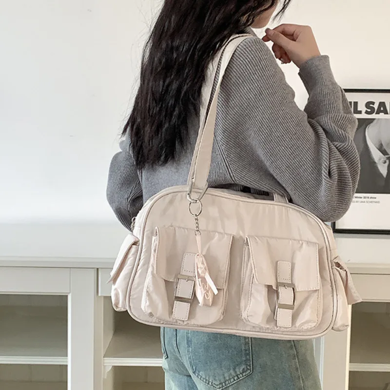 Sacs en nylon de grande capacité pour femmes, sacs à documents solides, sac latéral lancé par une femme, sacs à main simples, sacs à main à la mode, printemps 2024