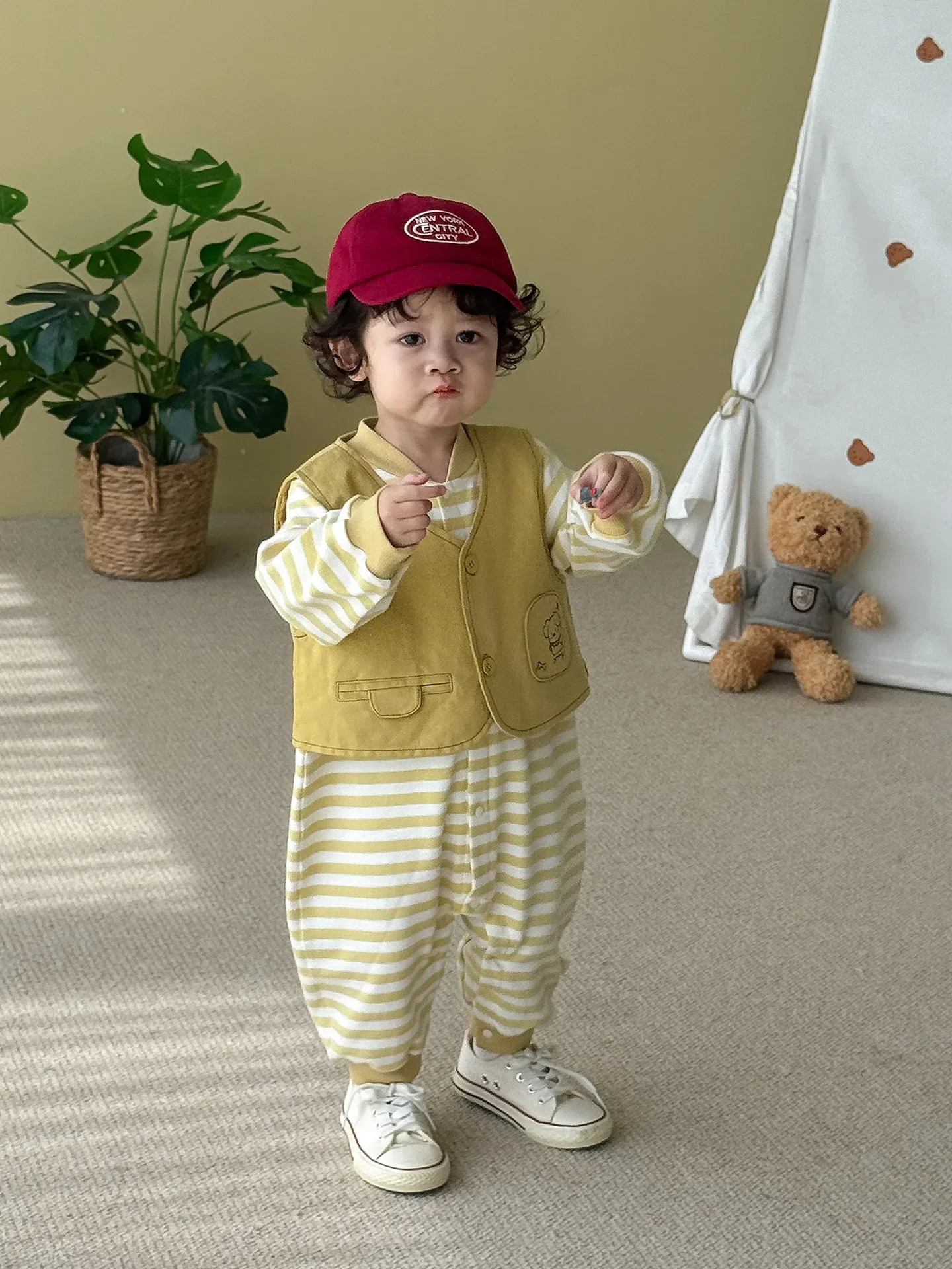 

2025 Autumn Cotton Spandex Soft Breathable Baby Clothes Set Korean Style Cartoon Vest & Striped Romper 2-Piece Outfit