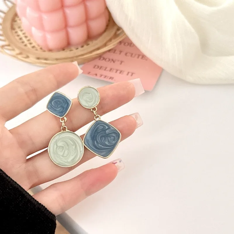 

Silver Needle Asymmetric Earrings Simple Geometric Earring Drip Oil Contrast Earring Female Hong Kong Style Earclip Holiday Gift