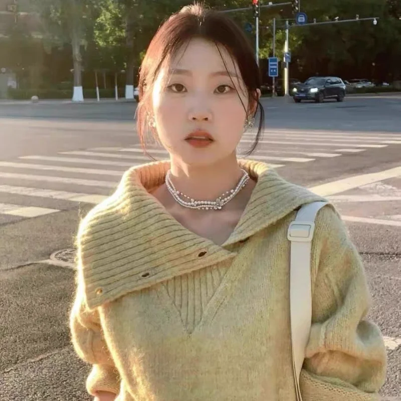 

Французский нежный ленивый стильный желтый свитер с большими лацканами, женский осенне-зимний новый дизайн, мягкий восковой вязаный топ, модный