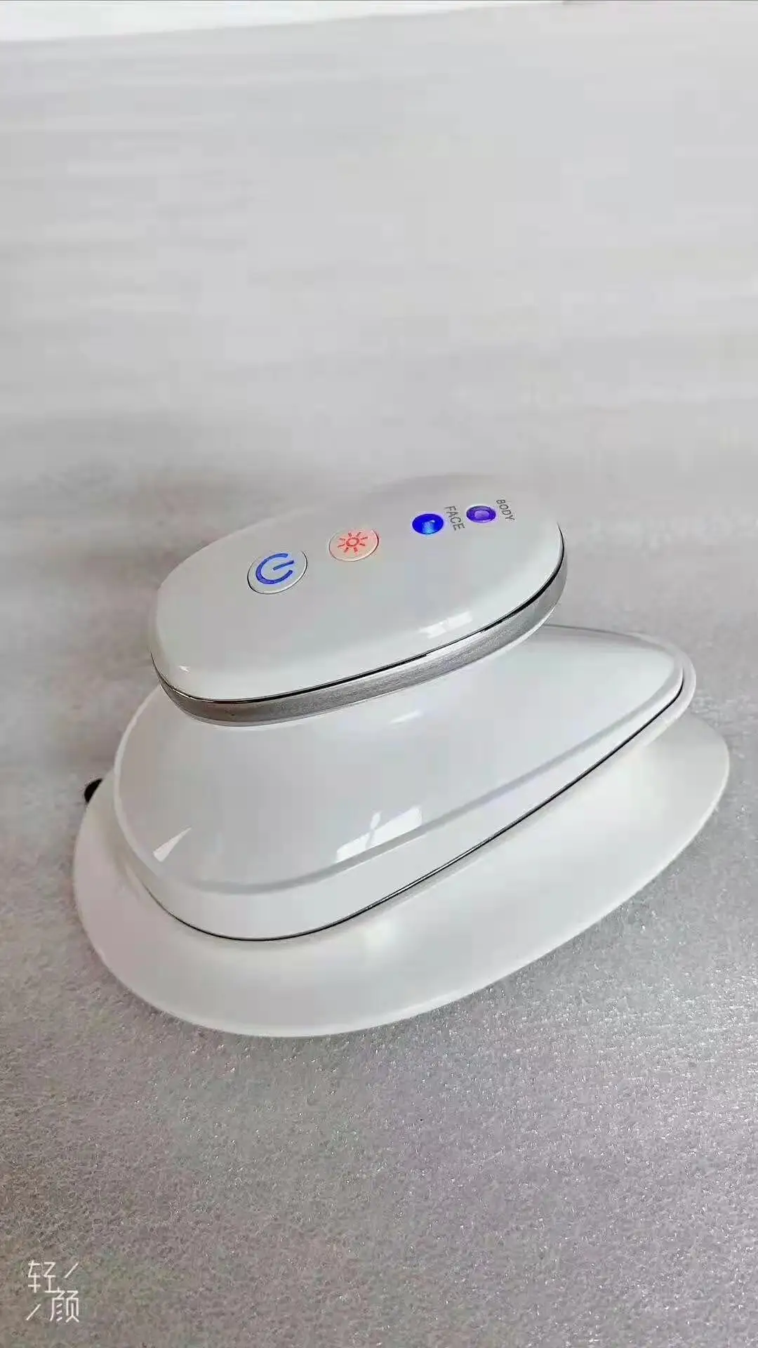 Tragbares Haut-Eisen-Gesichtsmassagegerät, Mikrostrom, Bio-Lift, Vibration, rotes Infrarot-Schönheitsgerät