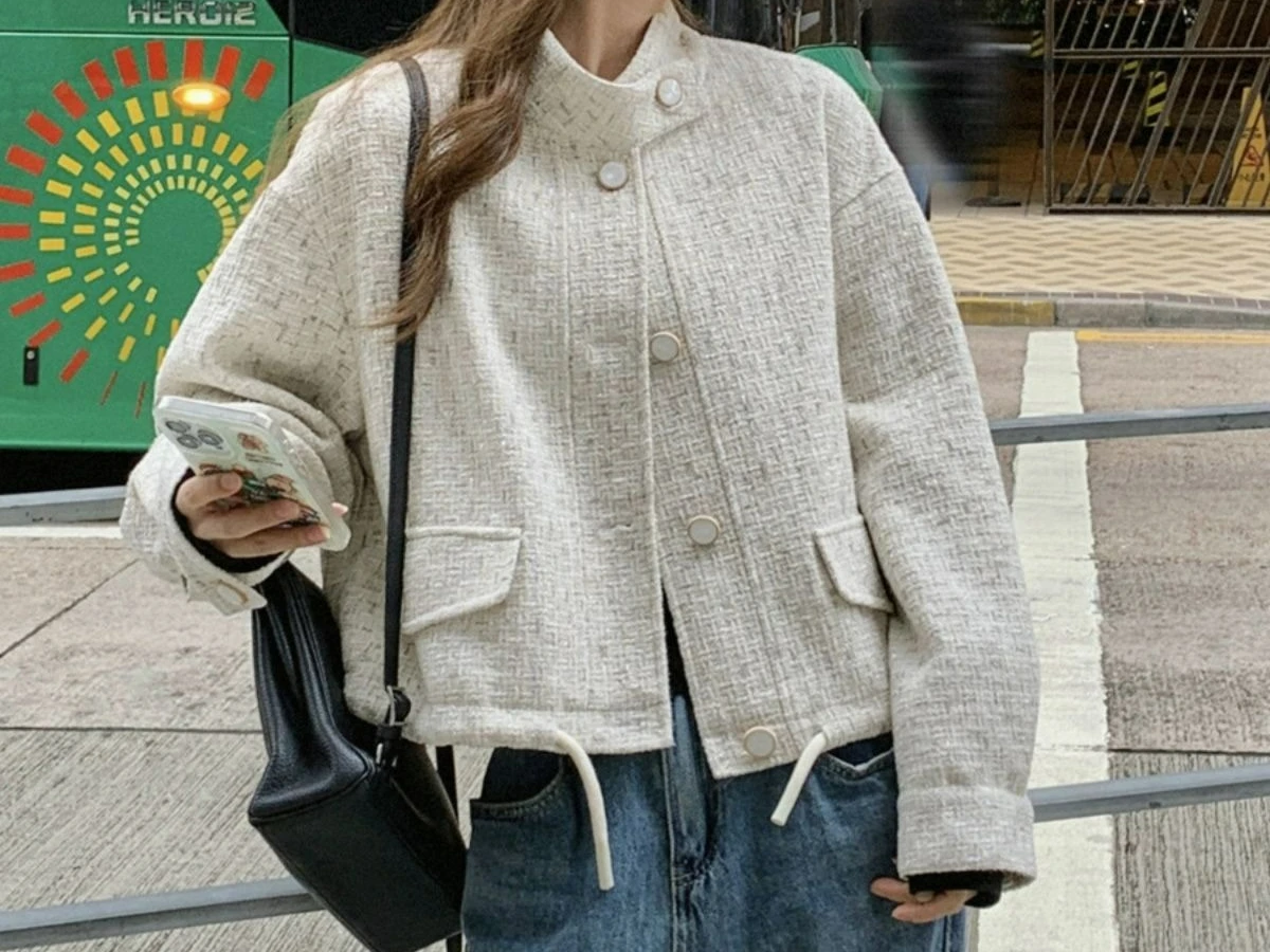 سترة بيضاء للنساء لربيع وخريف 2025 سترة قصيرة فضفاضة وعصرية وغير رسمية جديدة #4