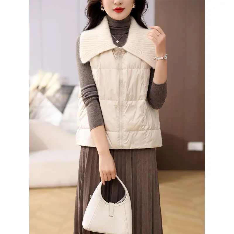 

Легкий белый пуховый жилет с вязаными вставками для женщин: модный, осенне-зимний, новый, с большим воротником, теплый, трендовый