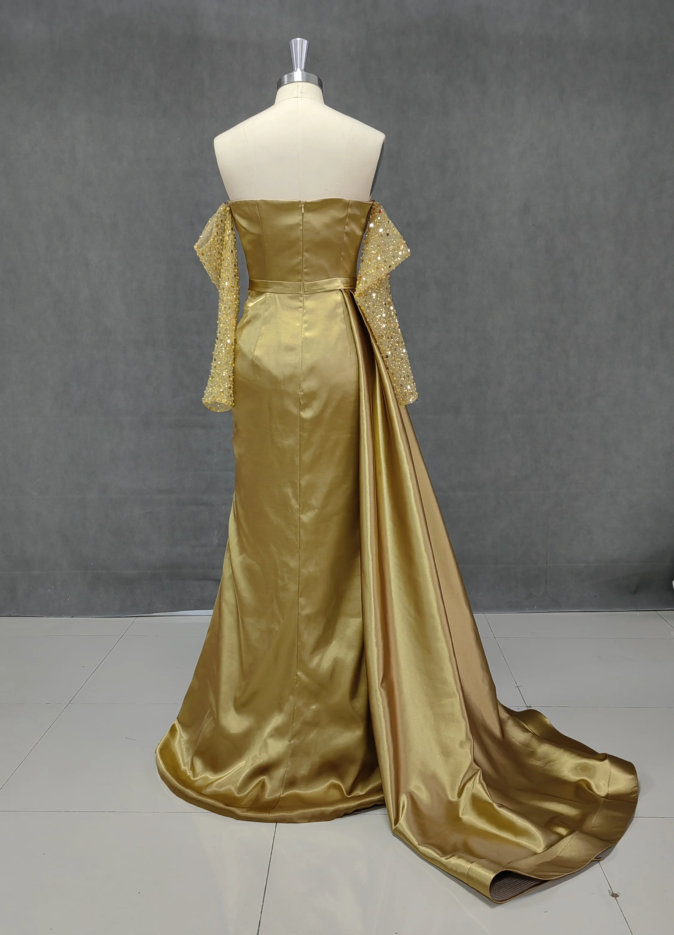 Verngo Golden Mermaid Evening Dresses Long Sleeve Sweetheart Neck Party Dress Side Split Sweetheart Neck Prom Party Gowns