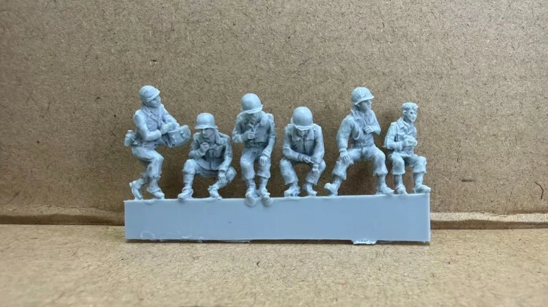 

Масштабная модель из литой смолы 1/72: Набор из 6 фигурок американской пехоты времен Второй мировой войны, неокрашенные.