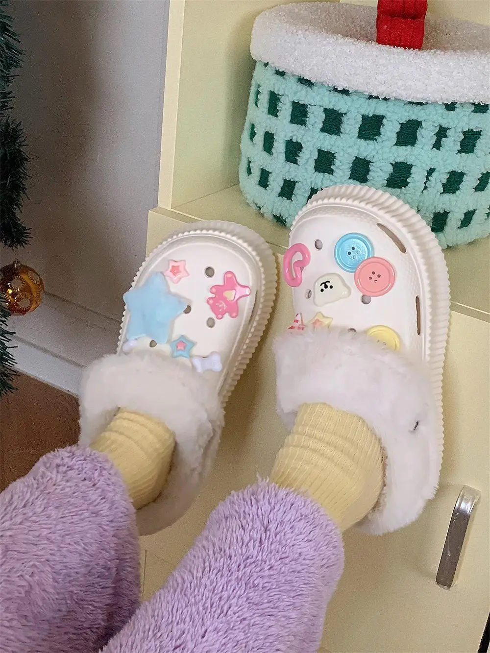 

Women Garden Shoes Hollow Out Slippers Soft Cute Plush Hole Shoes Height Increasing Thick Sole Wearing Cotton Outdoor Slippers