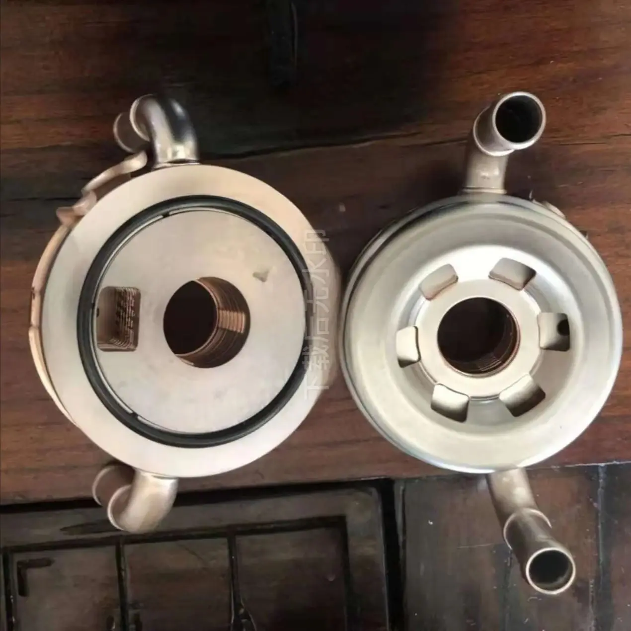 

1J700-37010 1J700-37011 1J70037010 1J70037011 Oil Cooler for For Kubota Engine V2607