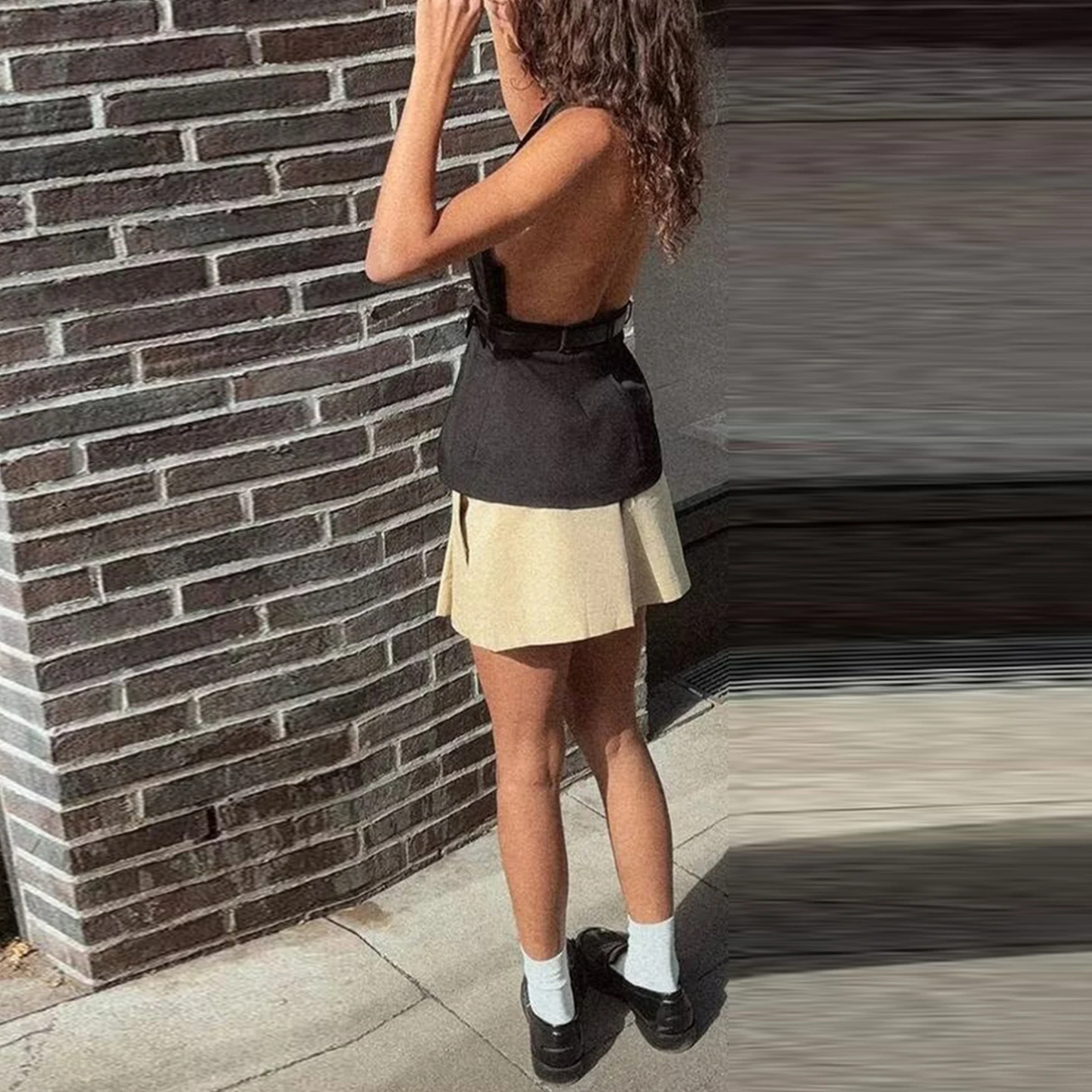 Damska moda osobista, top z paskiem, casualowy, jesienna kolekcja 2025, odzież indywidualna.