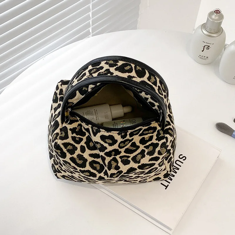 Leopard Makeup Bag Luxury Large Capacity Skincare Portable Carrying Canvas Purse Waterproof Zipper Organizer Travel Makeup Bag