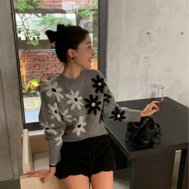 Korean Style Short Knitted Sweater Women's round Neck Loose Slimming Flower Print Top Elegant Fashion Casual Wear