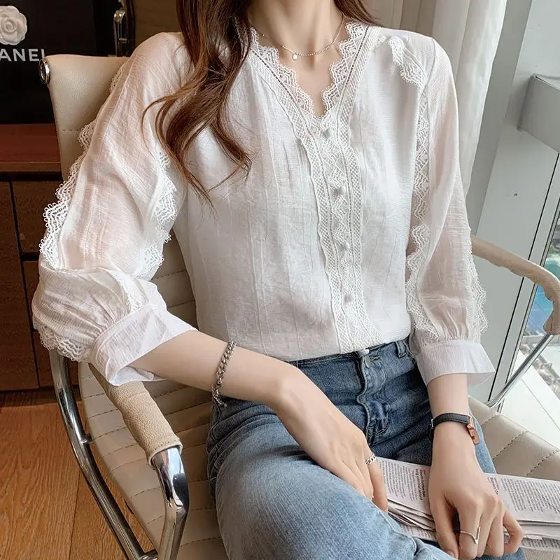 Retro Korean Chic Sweet Lace Patchwork V Neck White Shirts Female Casual Simple Three Quarter Sleeve Tops Blouses for Women 2023