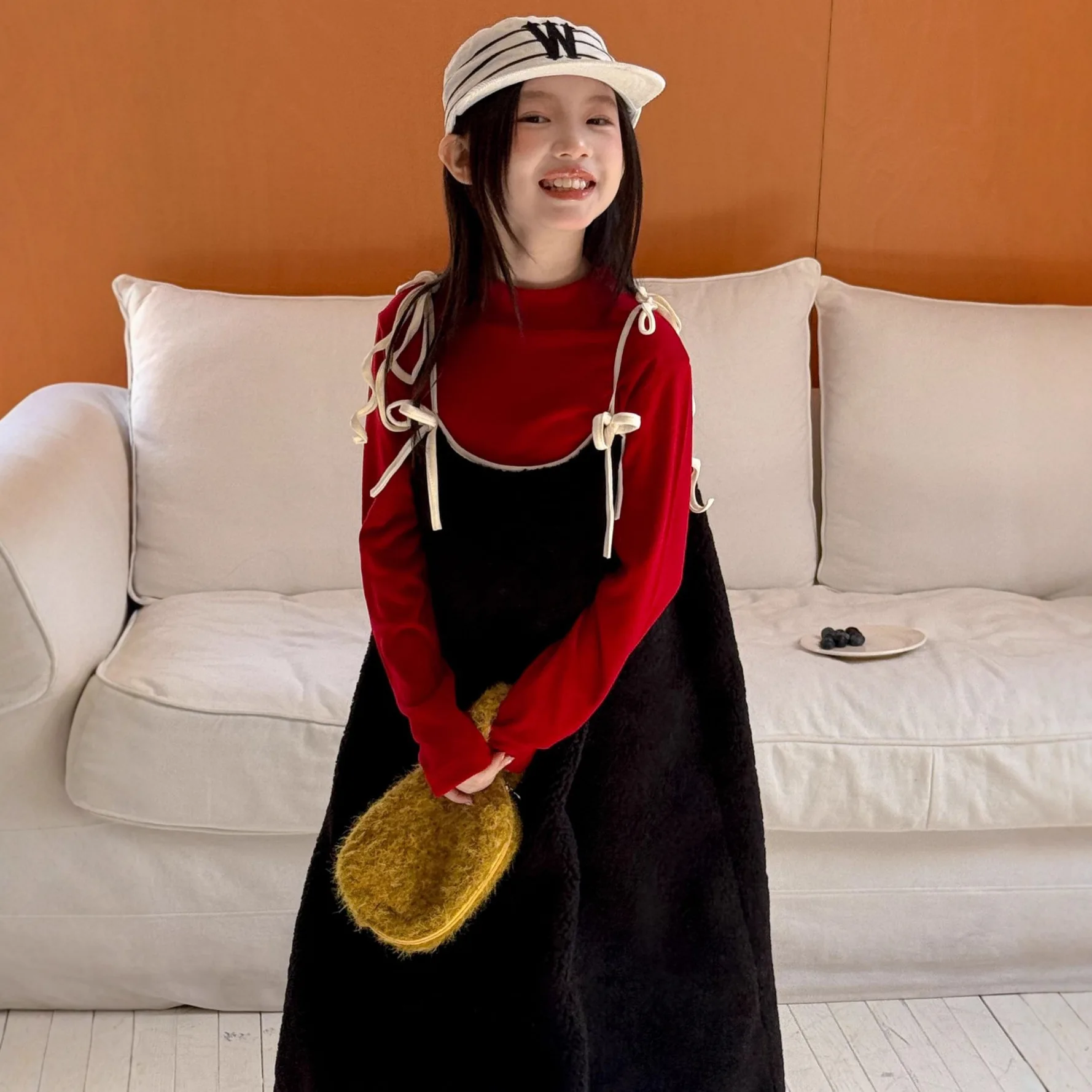 

Children's Suit 2025 Winter Girls' Red Turtleneck Bottoming Shirt Lamb Wool Strap Long Skirt Two-piece Set