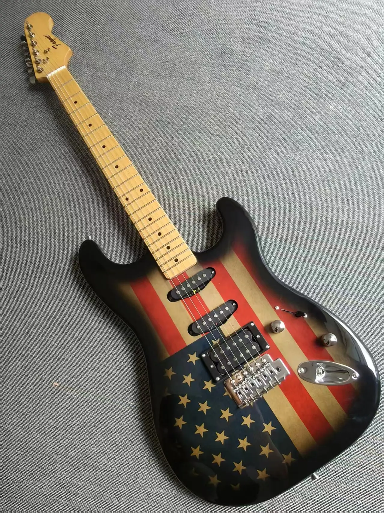 A dual-electric guitar with 5-position switches and a custom-made guitar.
