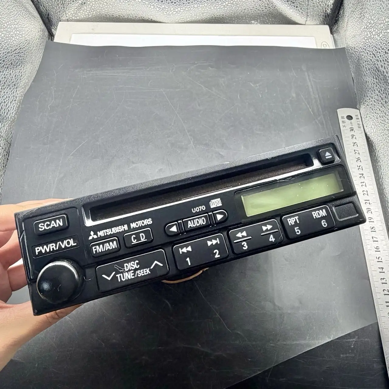 

For Mitsubishi Pajero V73 V75 V77 Car CD Player Radio Disc Box Six Disc CD Player 1pcs（used auto parts）