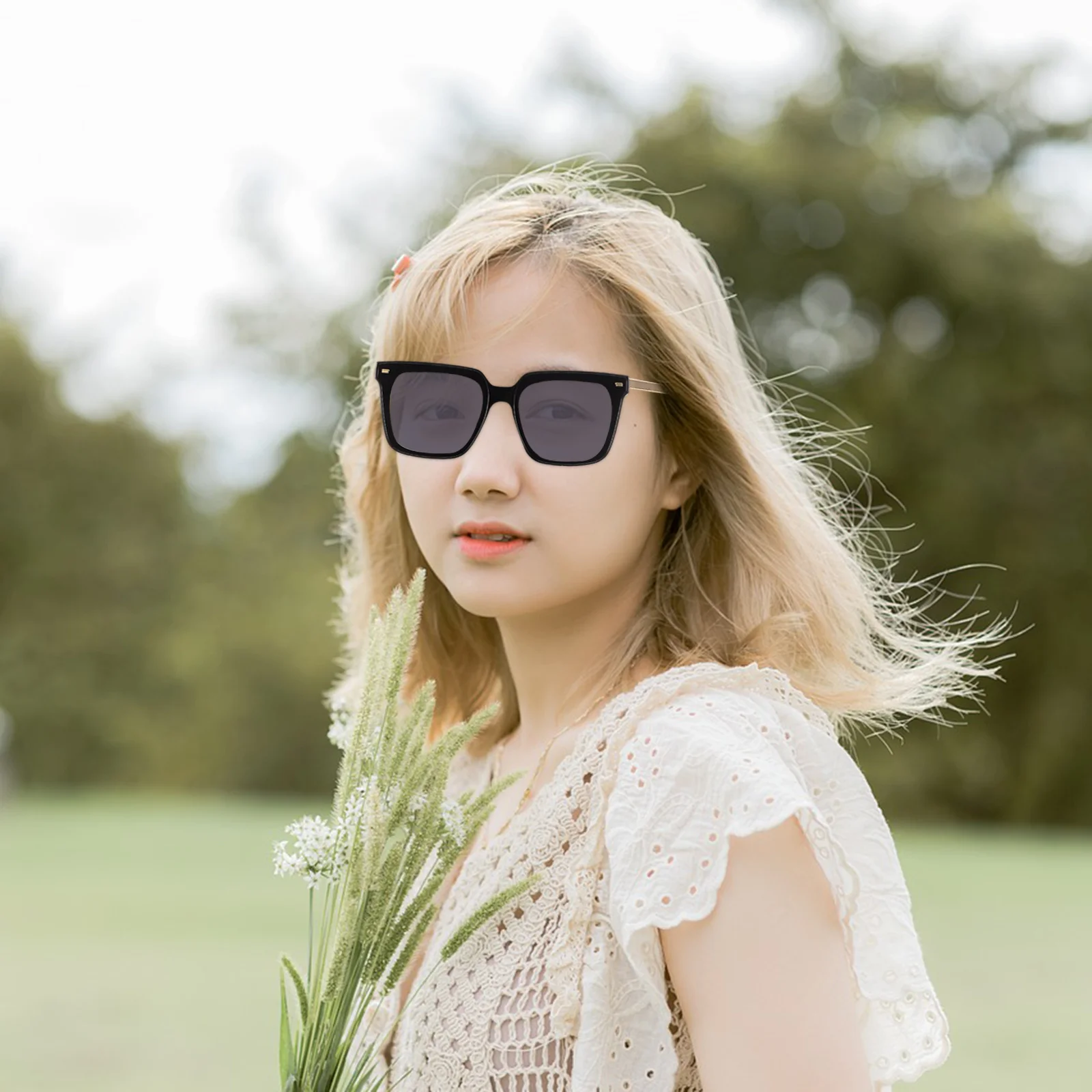 

Large Frame Sunglasses Stylish Lightweight Personality Sunglasses for Men Women Creative Beach Eyewear Decorative Party Glasses