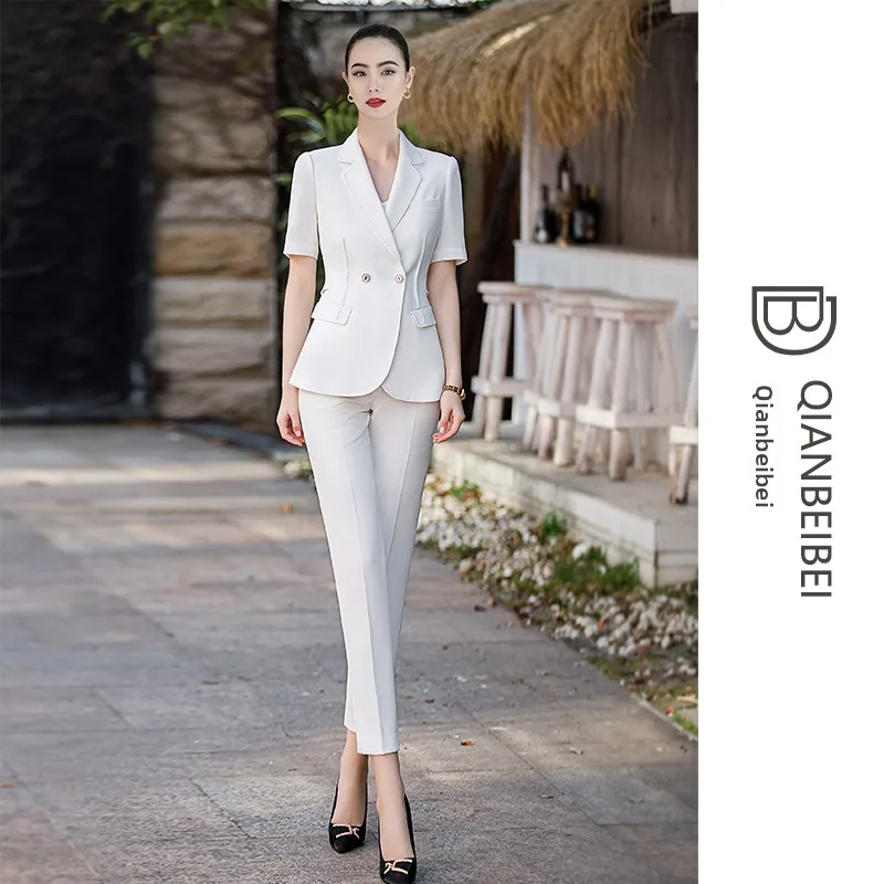 

Элегантный деловой белый костюм с коротким рукавом и брюками для женщин, весенний комплект униформы для работы, бренд DK Melissa, полиэстер.