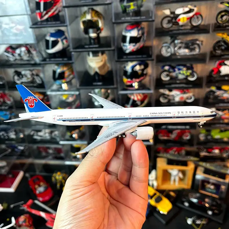 1: 400 scale alloy aircraft Southern Airlines Boeing 777-300ER aircraft finished metal model